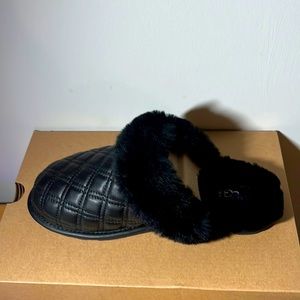 Black Ugg Skippers